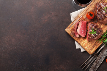 Canvas Print - Grilled fillet steak with wine