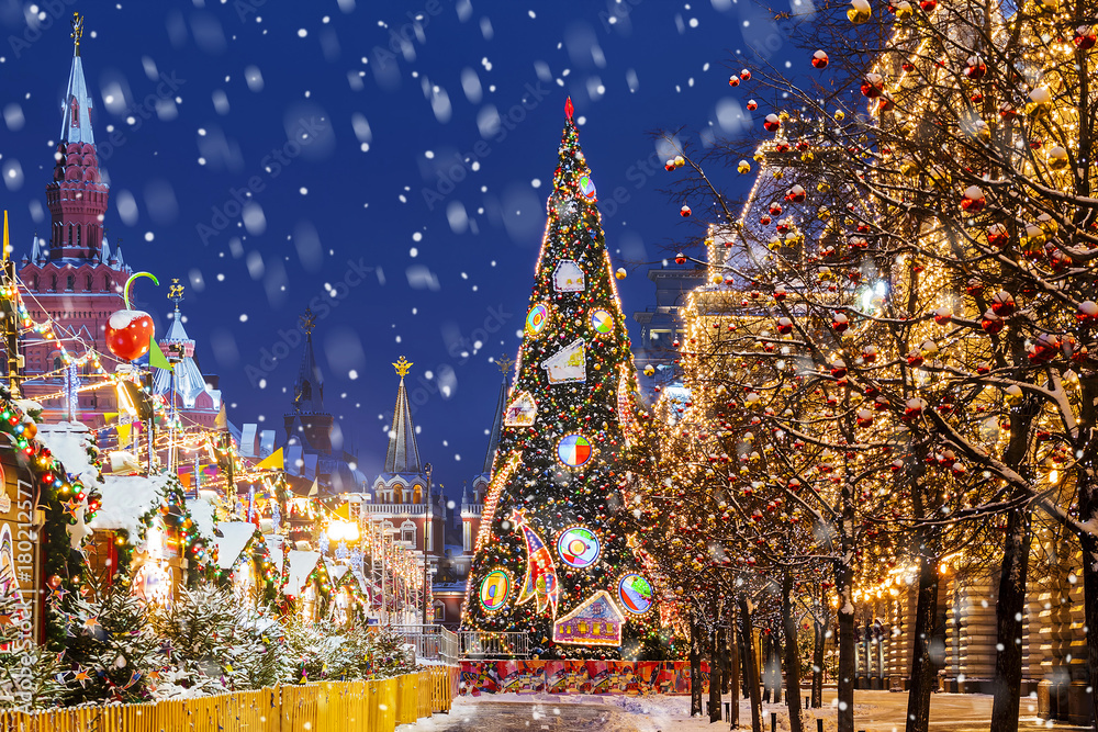 Christmas in Moscow. Christmas tree on Red Square Stock Photo | Adobe Stock