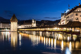 Fototapeta Miasto - Famous wooden bridge in Lucerne at night in Switzerland