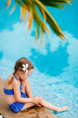 Wall Mural - Little girl in swimming pool