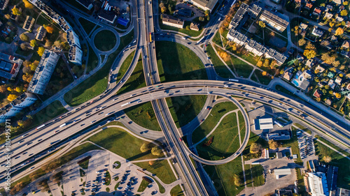 stare-miasto-w-rydze-miasto-i-drogi-zdjecia-lotnicze-drone