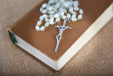 Fototapeta Do akwarium - Rosary with white beads arranged on bible. 