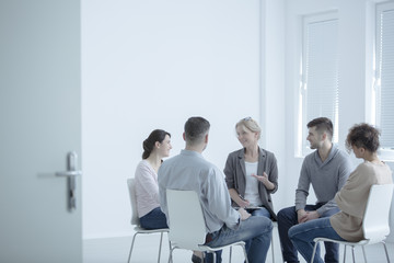 Wall Mural - Psychotherapist talking with couples