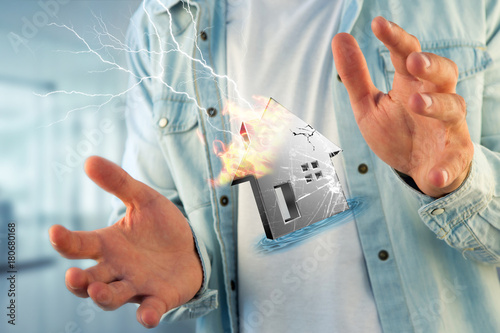 Zdjęcie XXL Shinny uszkadzał srebro dom wystawiającego na futurystycznym interfejsie - 3d rendering