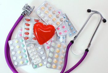 Canvas Print - Stethoscope and some pills - isolated on a white background