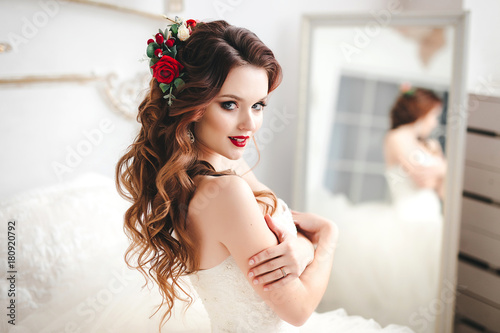 Fotomural Beautiful bride portrait with bright make-up