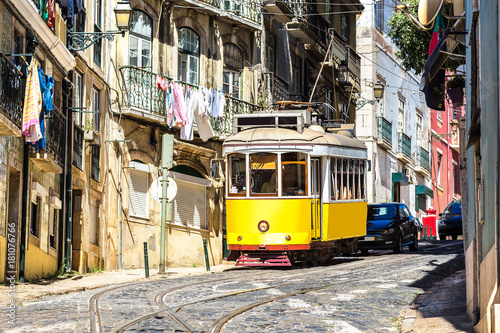 Dekoracja na wymiar  tramwaj-w-lizbonie