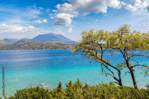 jezioro-vouliagmeni-w-malowniczej-grecji