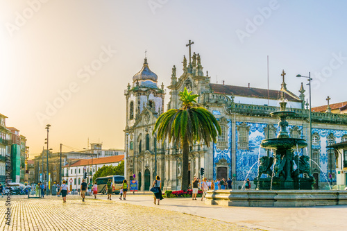 Fotografía View of the igreja do carmo church in Porto, portugal.