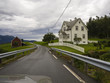 © acaballero67 - Paisajes de carretera por el trayecto desde ODDA a la cascada de LATEFOSSEN, por el sur de Noruega en Europa en el verano de 2017.