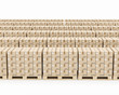 Logistikzentrum - Europaletten mit Kartons - in Lagen geschichtet - volles Lager - Etiketten