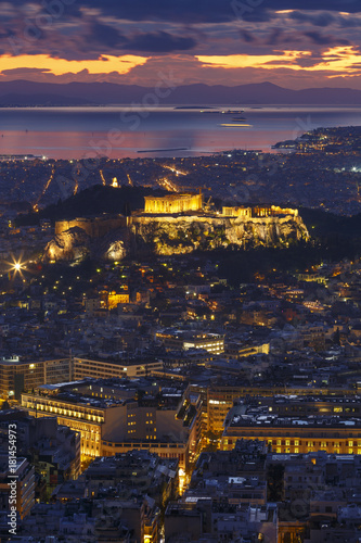 Zdjęcie XXL Widok akropol i miasto Ateny od Lycabettus wzgórza przy zmierzchem, Grecja.