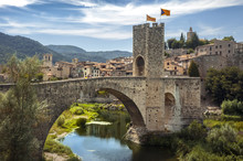 Puente Medieval  De Besalú (Gerona- España)