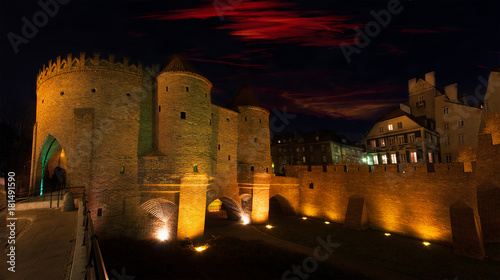 Zdjęcie XXL Panorama Warszawy nocą - widok na Barbakan i Stare Miasto