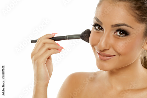Cuadros en Lienzo young beautiful woman applied blush with a brush
