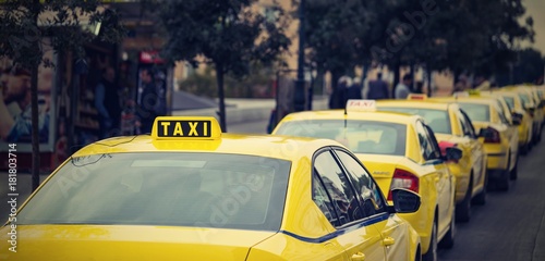 Cuadros en Lienzo yellow cars of the city taxi