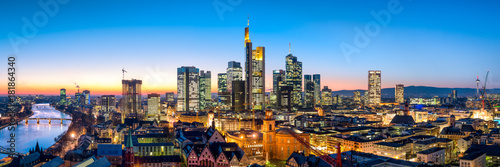 Foto-Lamellenvorhang - Frankfurt Skyline Panorama bei Nacht (von eyetronic)