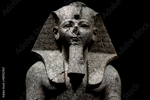 Fotografía Pharaoh egyptian god dead religion symbol stone statue