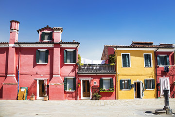 Canvas Print - Bright colorful houses on Burano island on the edge of the Venetian lagoon. Venice, Italy