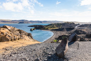 Canvas Print - volcanic coastline of Kleifarvatn lake in Iceland