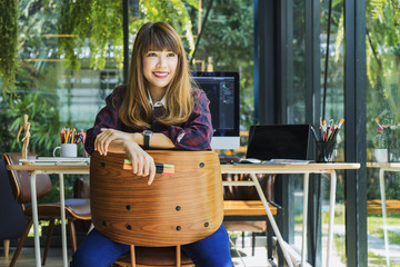 Leinwandbilder - Young creative designer working at office