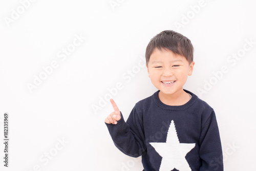 笑顔で指差しをする子供 Buy This Stock Photo And Explore Similar Images At Adobe Stock Adobe Stock