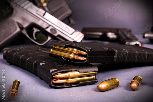 Zdjęcie XXL Amunicja i pistolety