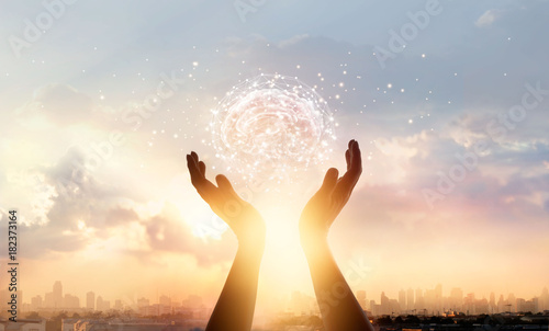 Cuadros en Lienzo Abstract palm hands touching brain with network connections, innovative technolo