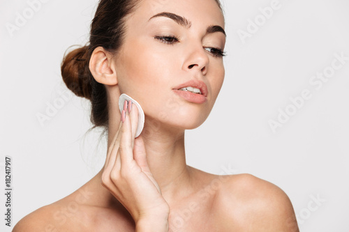 Poster Close up beauty portrait of a young attractive woman