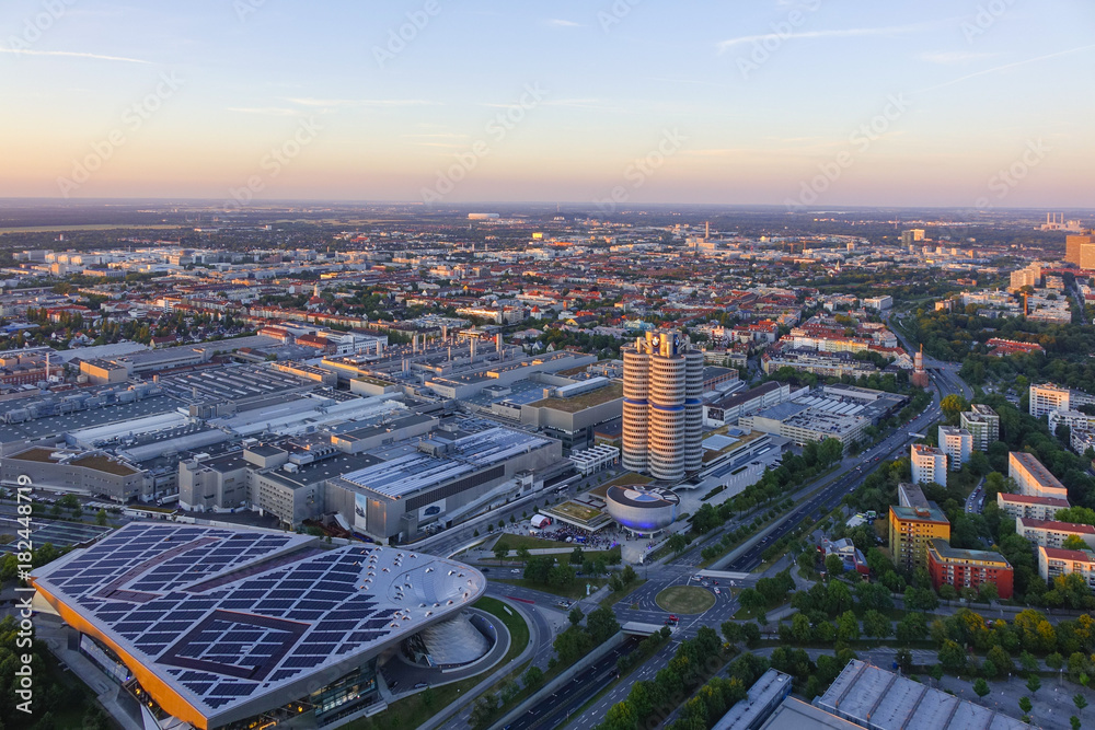 Look at Munich and the BMW Headquarters - obrazy, fototapety, plakaty 