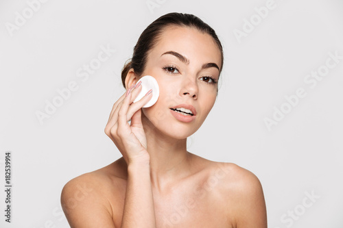 Poster Close up beauty portrait of a young beautiful woman
