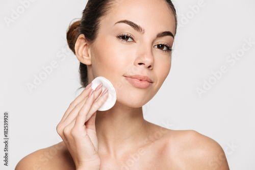 Poster Close up beauty portrait of a young attractive woman