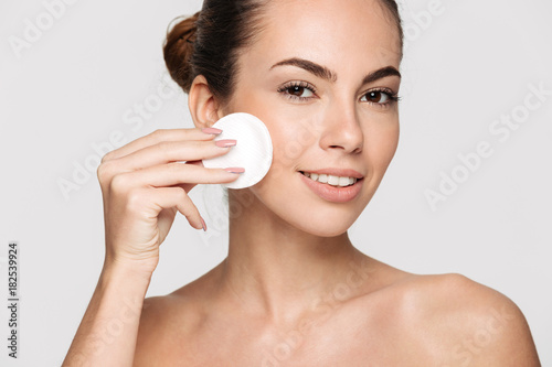 Leinwand Poster Close up beauty portrait of a smiling attractive woman