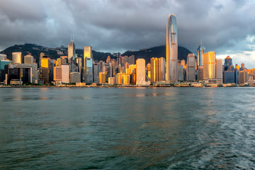 Fototapete - Hong Kong City skyline at sunrise. View from across Victoria Harbor Hongkong.