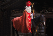 Nikolaus Kommt Auf Einem Pferd
