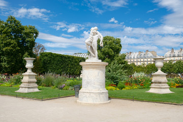 Canvas Print - The Tuileries Garden on a summer day in Paris