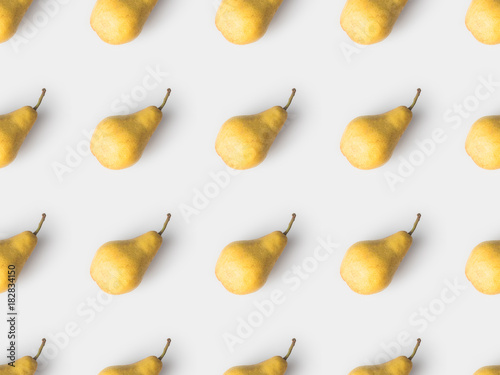 Cuadros en Lienzo repetitive pattern of yellow pears isolated on white
