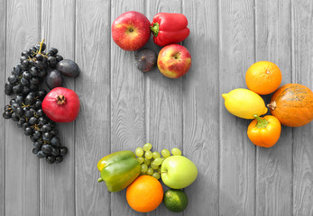 Fototapete - Various fruits and vegetables on wooden background