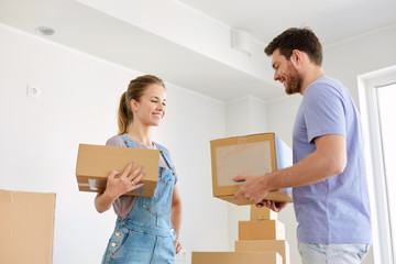 Wall Mural - happy couple with boxes moving to new home