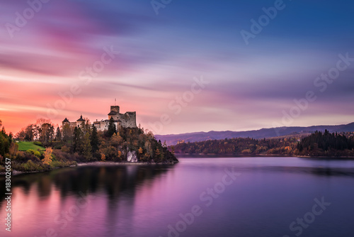 autumn-czorsztyn-castle-landscape-niedzica-pieniny-poland
