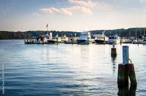 Fotomural Harbor along the Connecticut River in Essex, CT, at Sunset