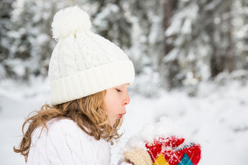 Poster - Happy child in winter park