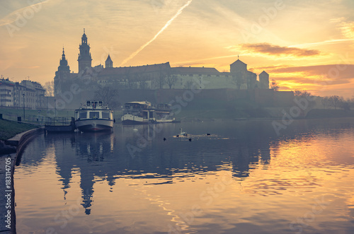 Zdjęcie XXL Kraków, Polska, Wawel i katedra na Wawelu rano nad Wisłą