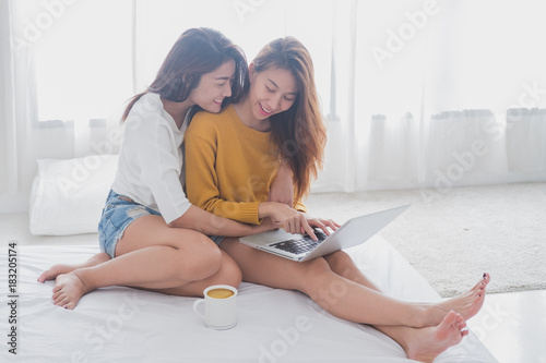 bare feet lesbian Female lesbian dancers