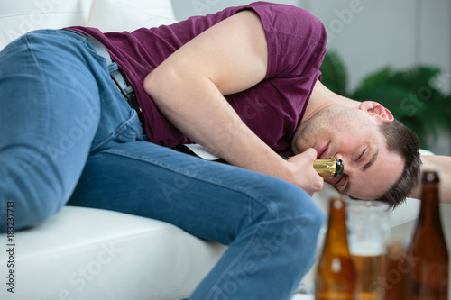 Fotografia, Obraz drunken man resting at home with a beer