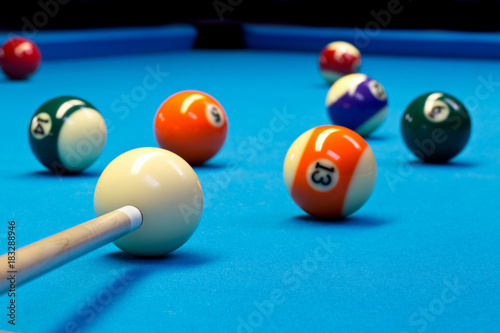 Cuadros en Lienzo Billiard pool eightball taking the shot on billiard table