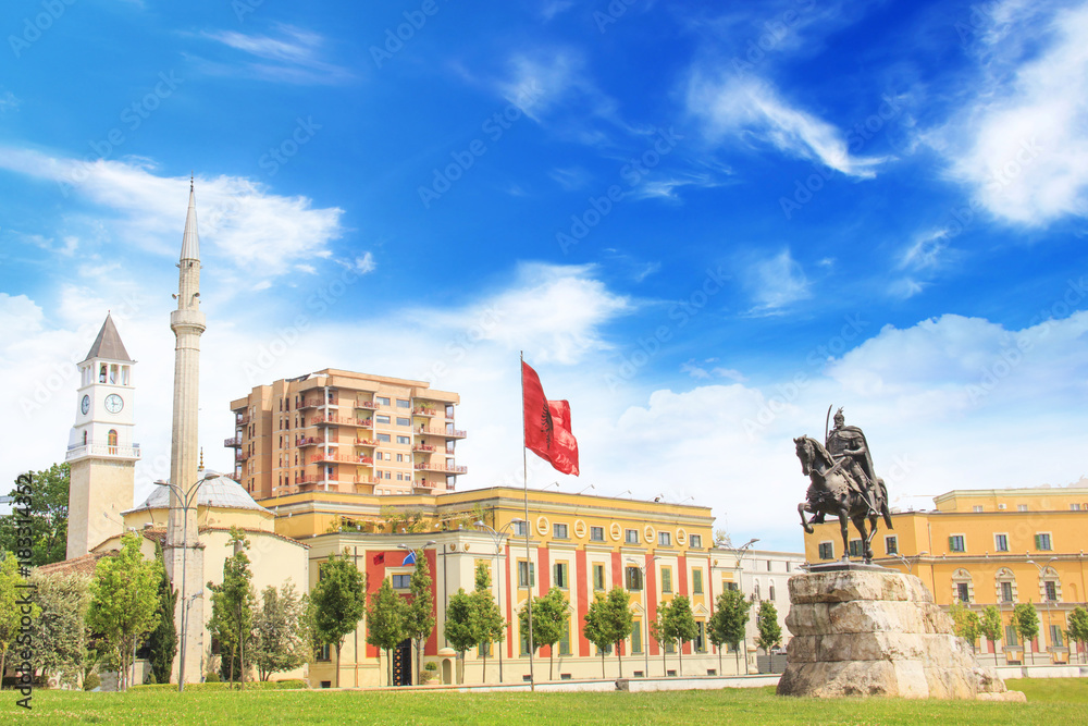 Obraz na płótnie Monument to Skanderbeg in Scanderbeg Square in the center of Tirana, Albania  w salonie