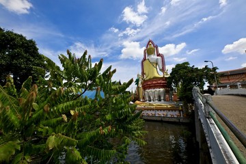 Wall Mural - Religious statues that Buddhists respect.