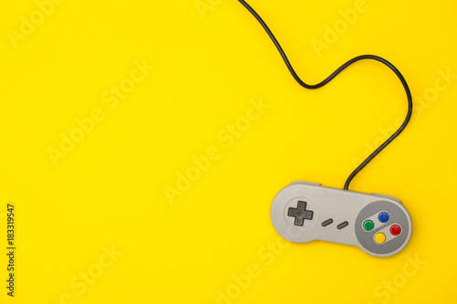Fotomural Retro computer gaming controller on a bright yellow background
