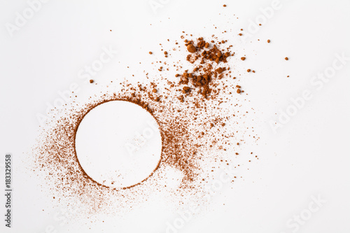 Cuadros en Lienzo Many cocoa powder on white table